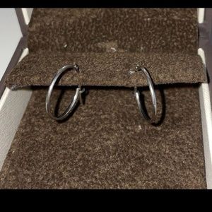 10k white gold earrings